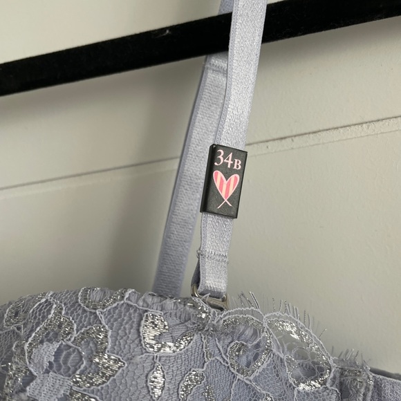 Victoria’s Secret lace bra top. Removable straps, corset back. BNWT size 34 B. - Picture 4 of 8